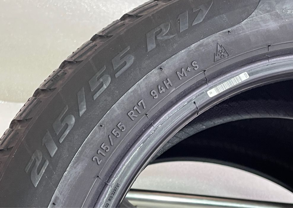 Автошини колеса резина 215/55 R17 Pirelli Sottozero3 зимові 2021 рік