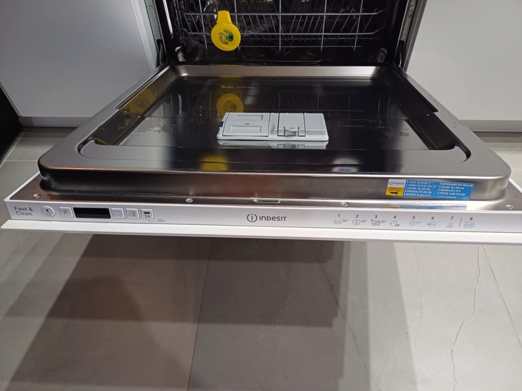 Zmywarka do zabudowy INDESIT  DIC 3C24 A