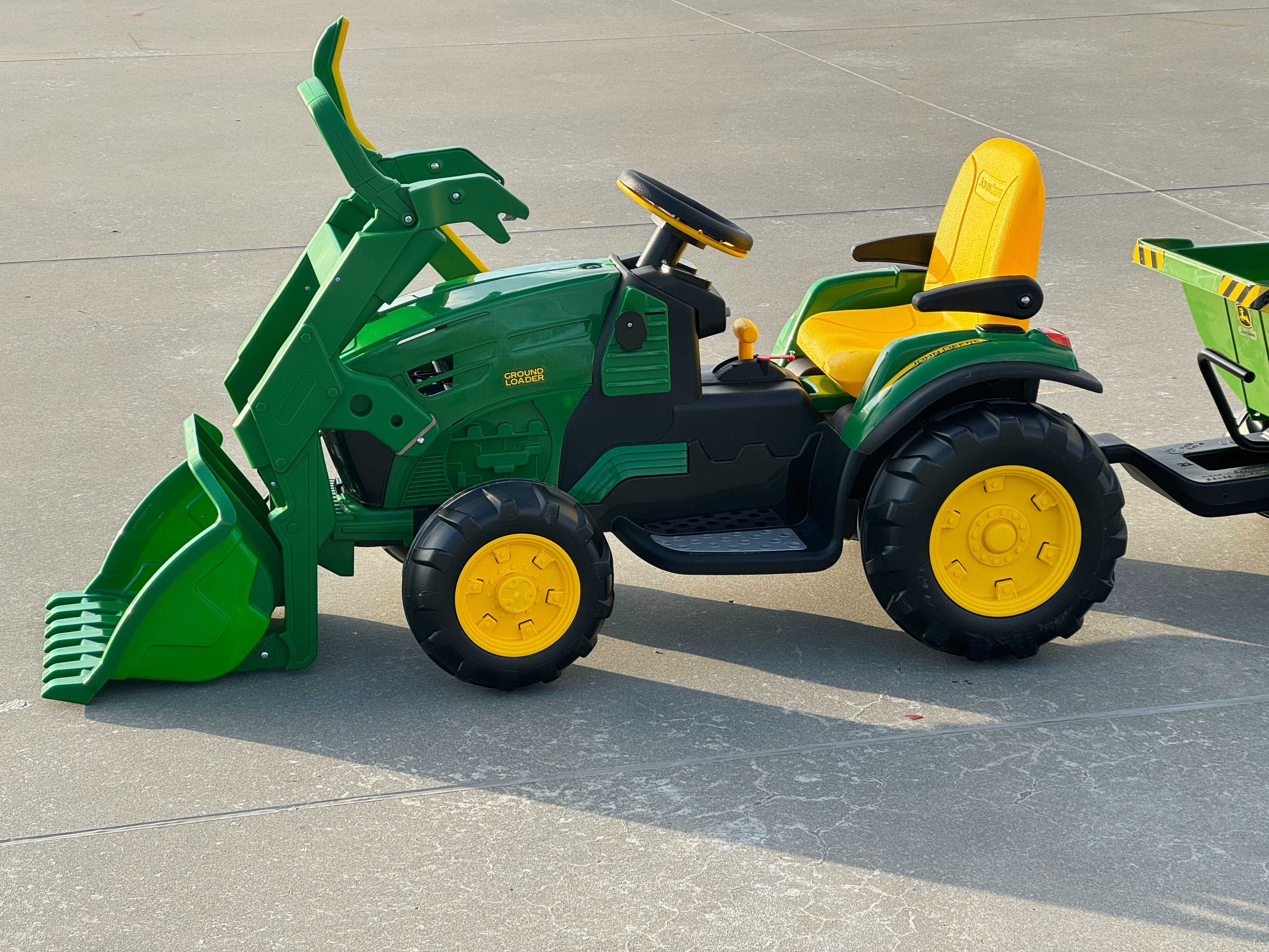 John Deere koparka + przyczepa 2oś. half pipe na akumulator dla dzieci