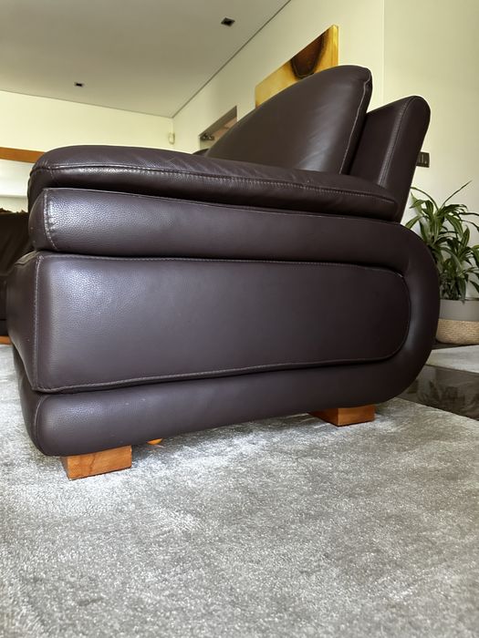 Sofá em pele castanho