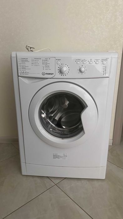 Стиральная машина Indesit IWSB 51051 UA — отличное состояние
