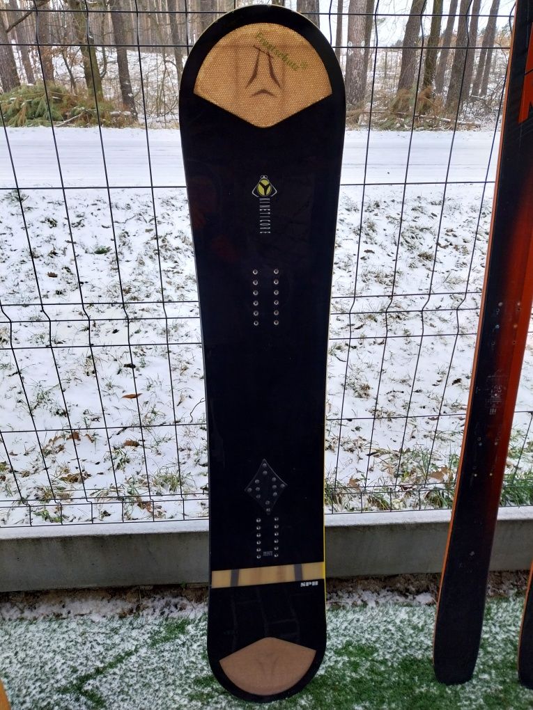 Sprzedam deskę snowboard