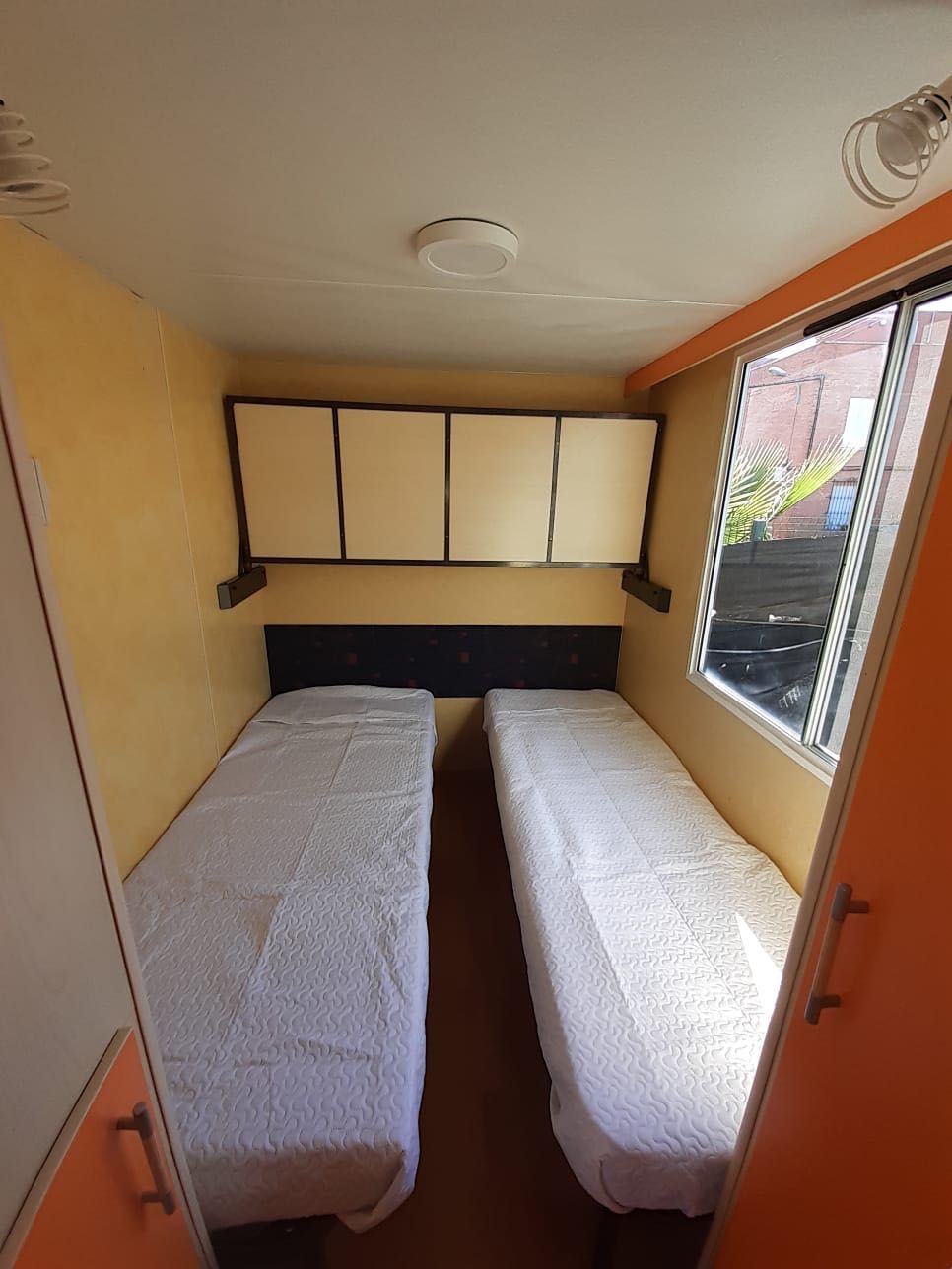* MOBILE HOME PRÉ-FABRICADA SHELBOX DE 8X3 METROS EM GUIA.