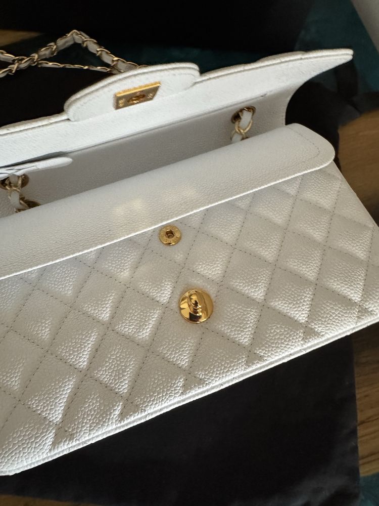 Piekna biala torebka Chanel Flap Medium