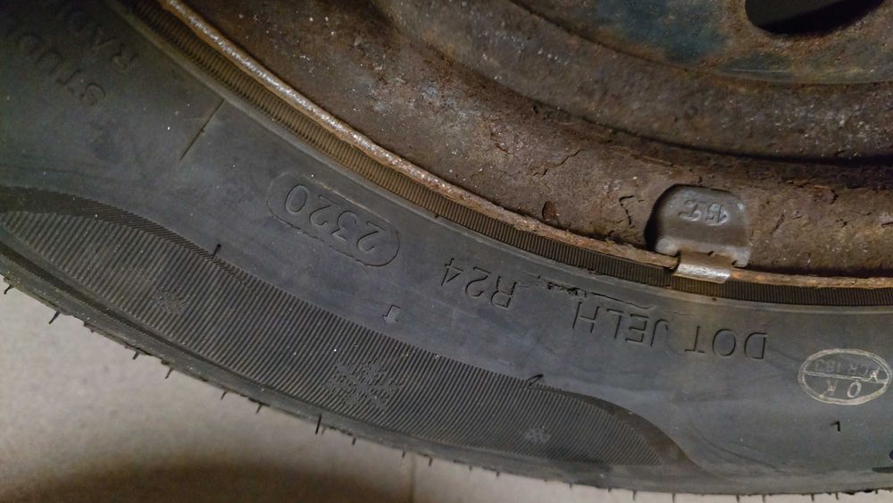 Opony zimowe Imperial z felgami i kołpakami 205/55/R16