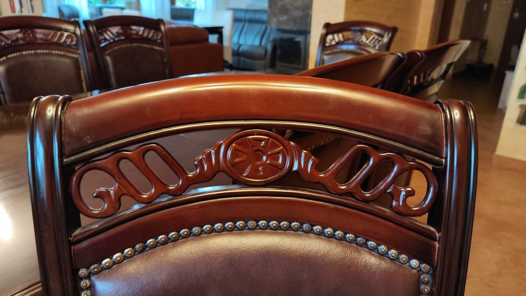 Elegancki zestaw z drewna okazja 8 krzeseł cudne datale nity