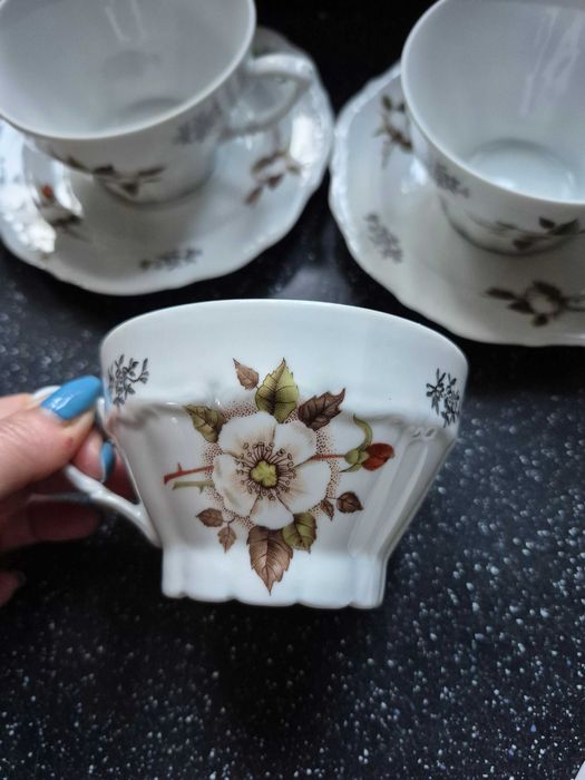 Bolesławiec Filiżanki porcelanowe ze spodeczkami