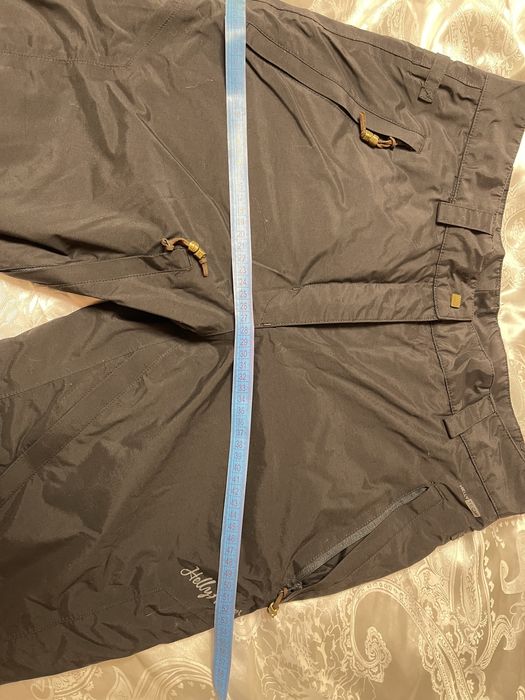 Горнолыжные штаны из коллекции Helly Hansen. Модель выполнена из водон