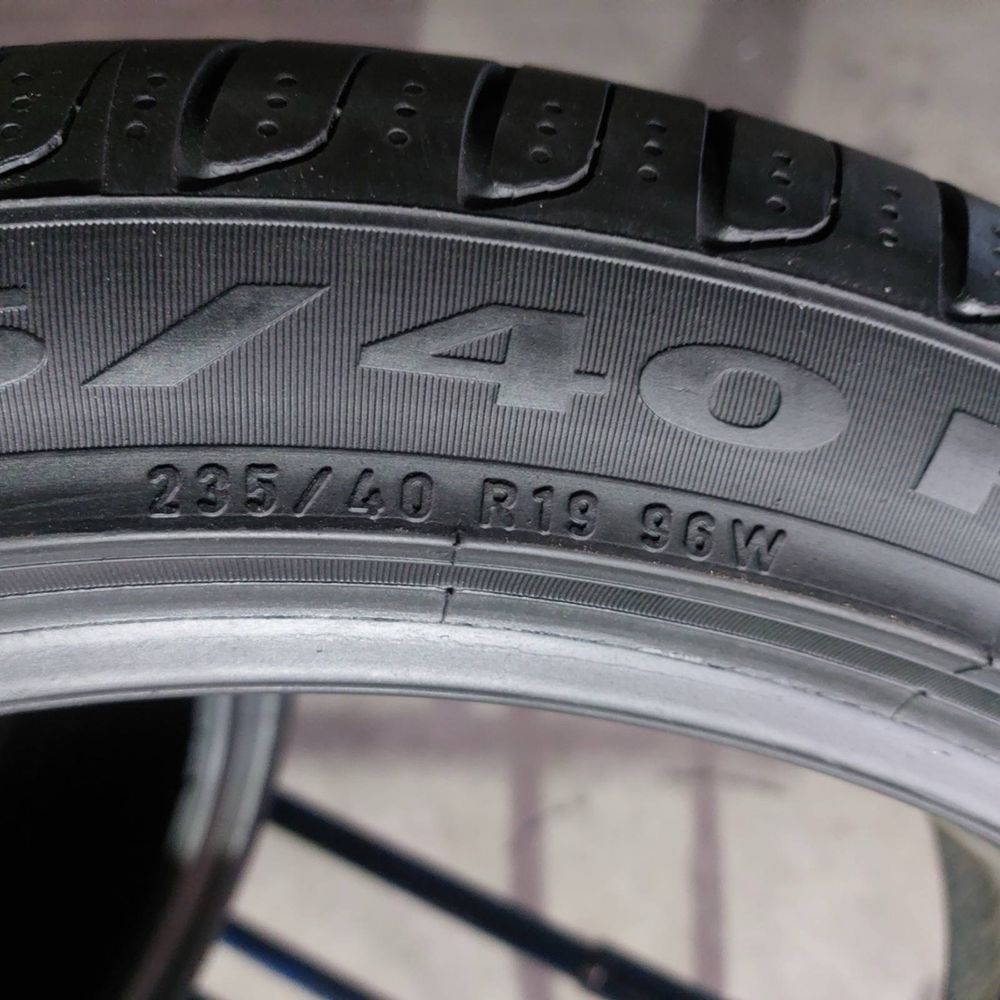 235/40/19 R19 Pirelli Cinturato P7 4шт нові