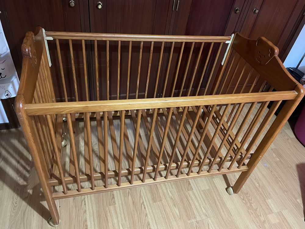Berço e banheira com trocador