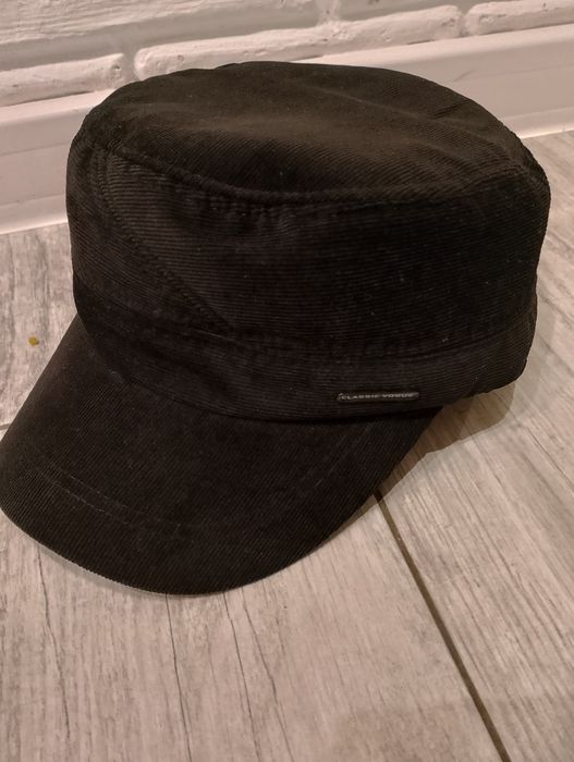 Kaszkiet czarny z daszkiem