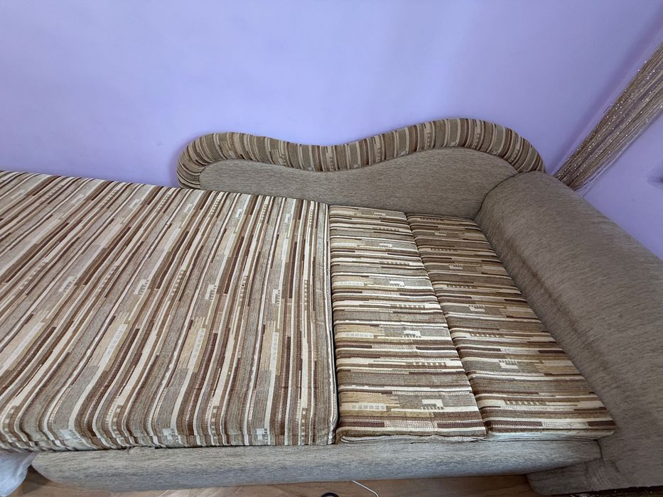 Розкладний диван-ліжко б/у, зручний для сну”