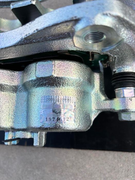 Супорт передній правий