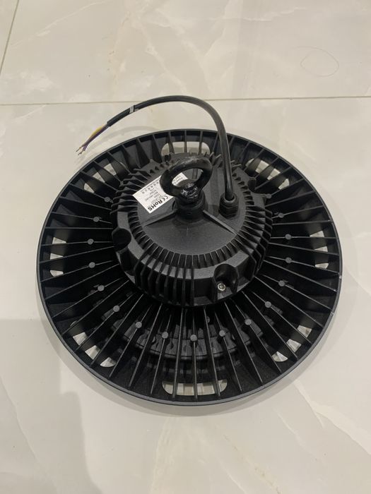 Lampa LED ufo garażowa przemyslowa uliczna