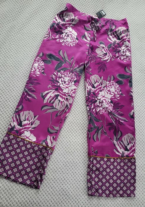 Nowe satynowe spodnie damskie kwiatowy print rozm. 38