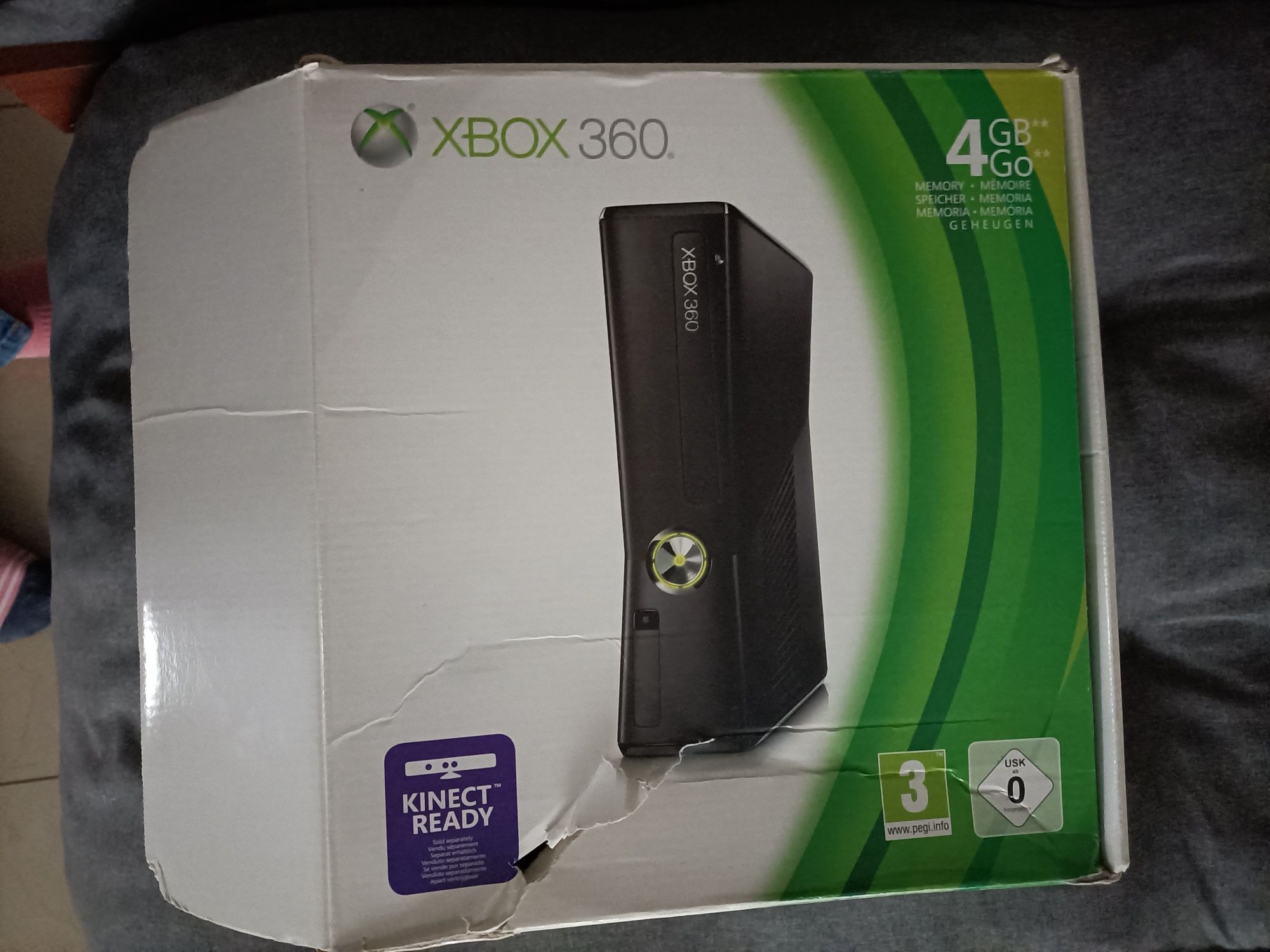 Konsola Xbox 360 S + Kinect + 2 pady