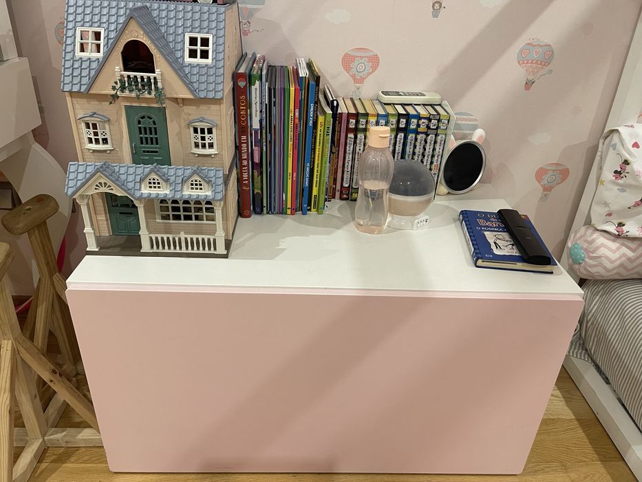 Banco e movel com gavetas de arrumação para brinquedos IKEA