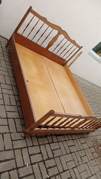 Двоспальне ліжко