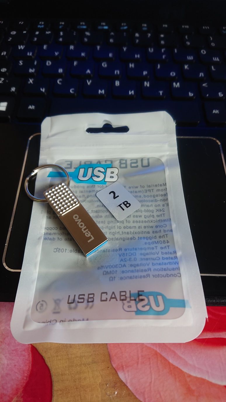 Флешка USB накопитель 2 терабайт.