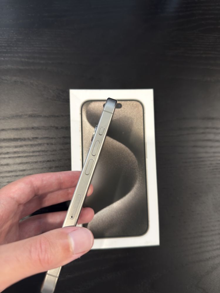 iPhone 15 pro Titanium natural