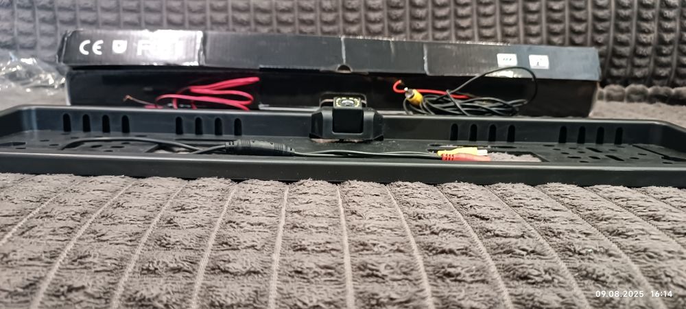 Камера заднього ходу в номерний рамці