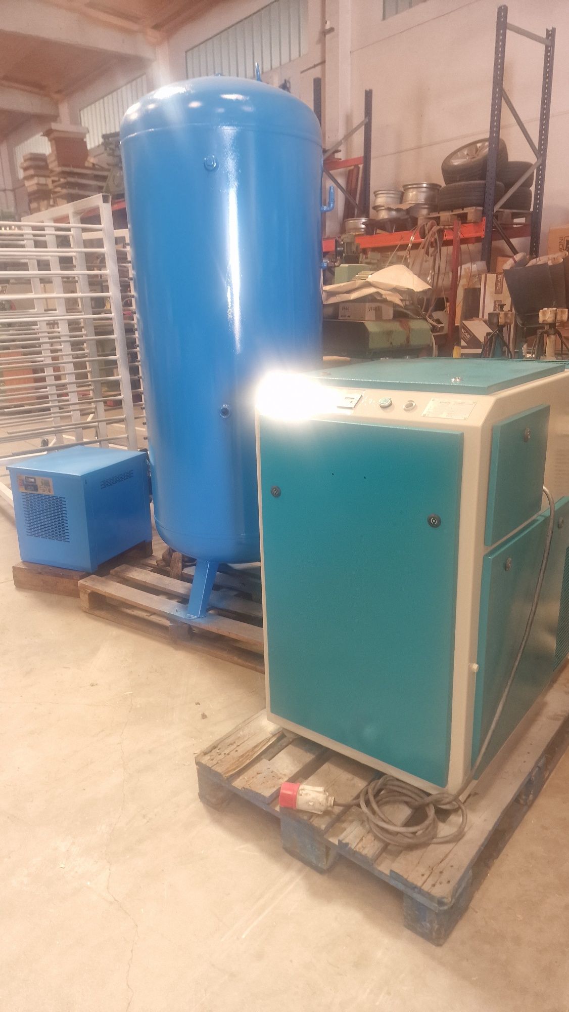 Compressor de parafuso de 15 kw e 10 bares com deposito