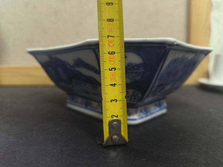 Travessa/Taça Oriental Antiga em Porcelana Azul e Branca