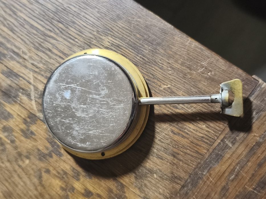 Stary zegarek samochodowy