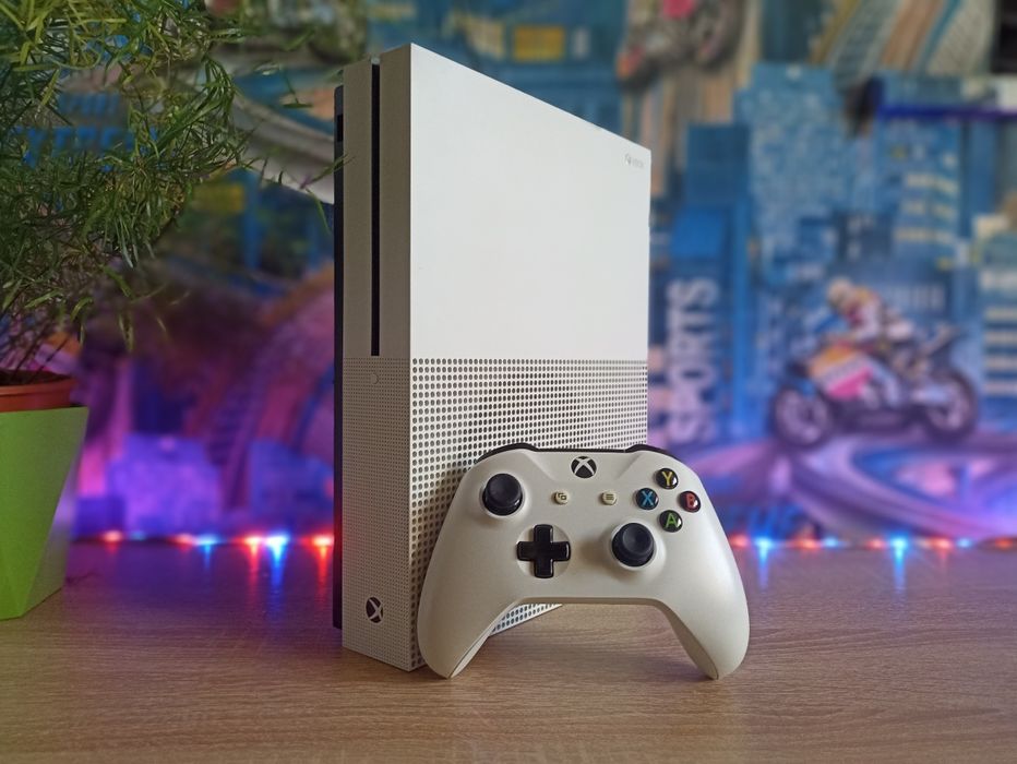 Xbox One S 512GB • Отличное состояние • Обслужен: чистка+новая терма