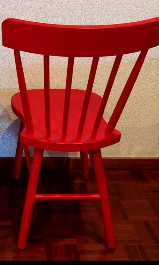 Cadeira IKEA Vermelha