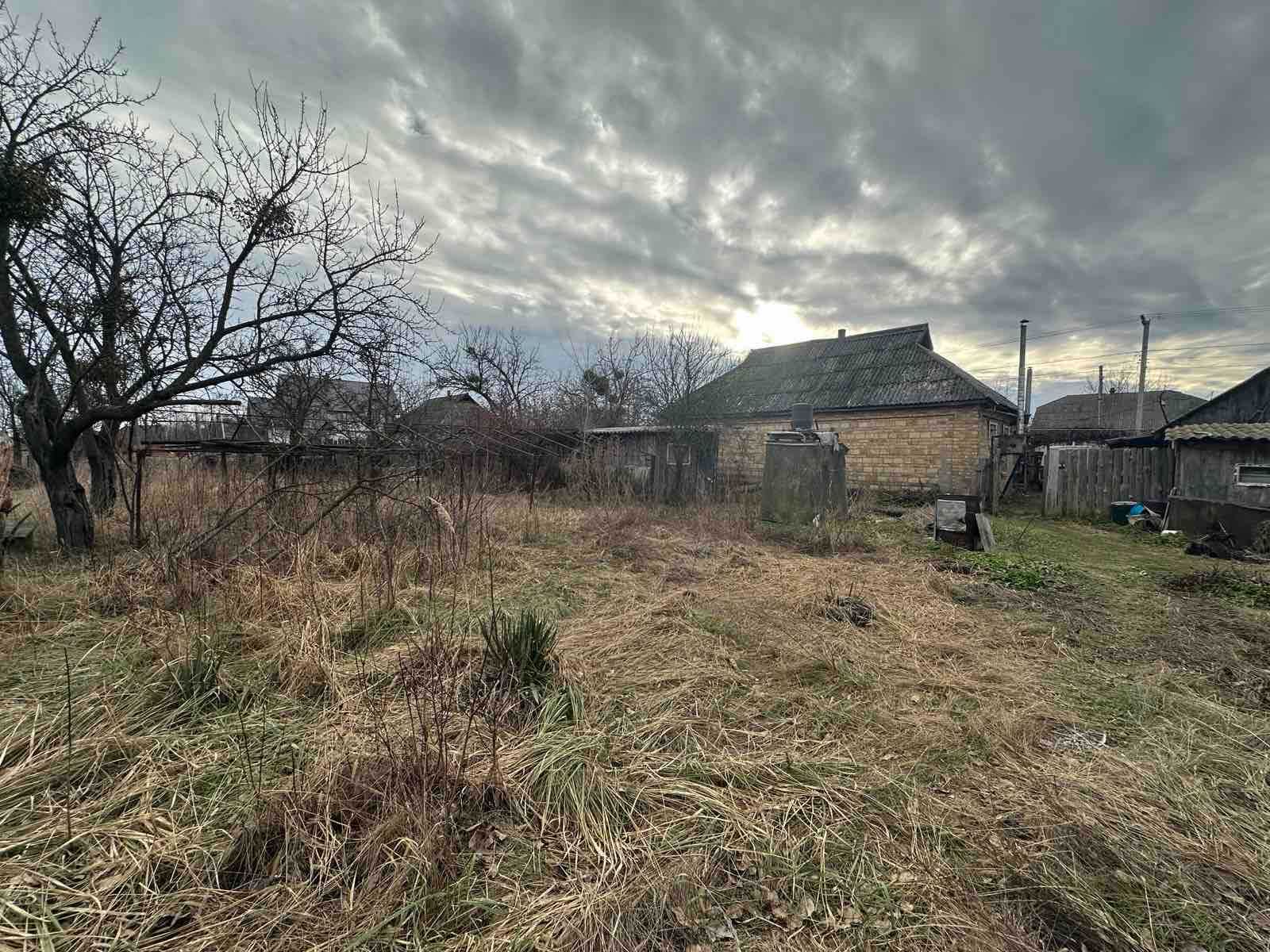 Будинок з гаражем та доп-ми приміщеннями, 35 соток. Сертифікат так