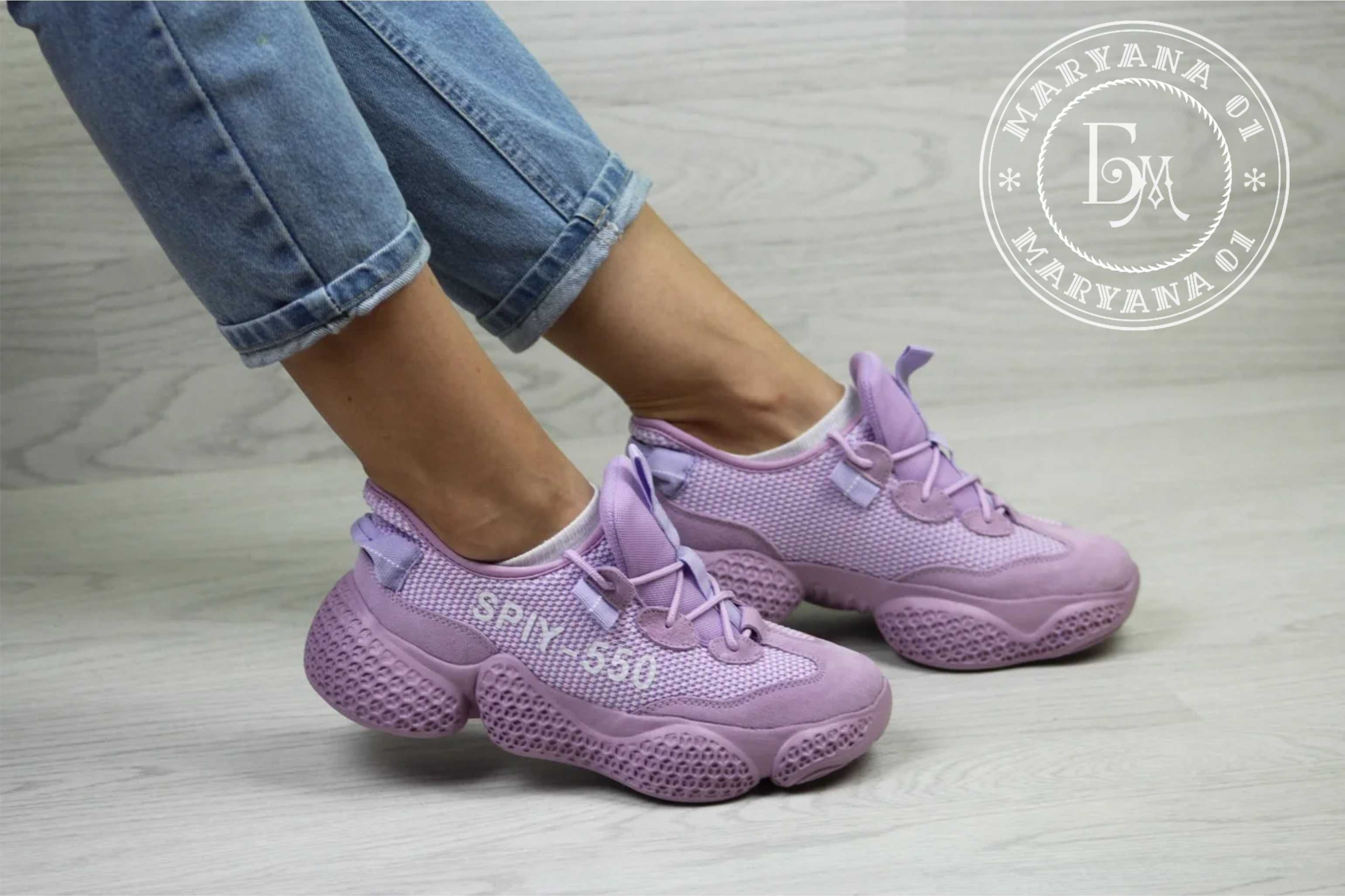 Жіночі кросівки adidas yeezy spiy-550