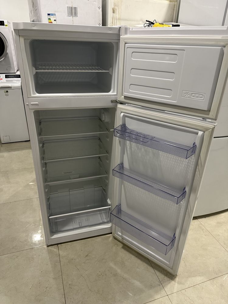 Beko холодильник 145 см з морозильною камерою