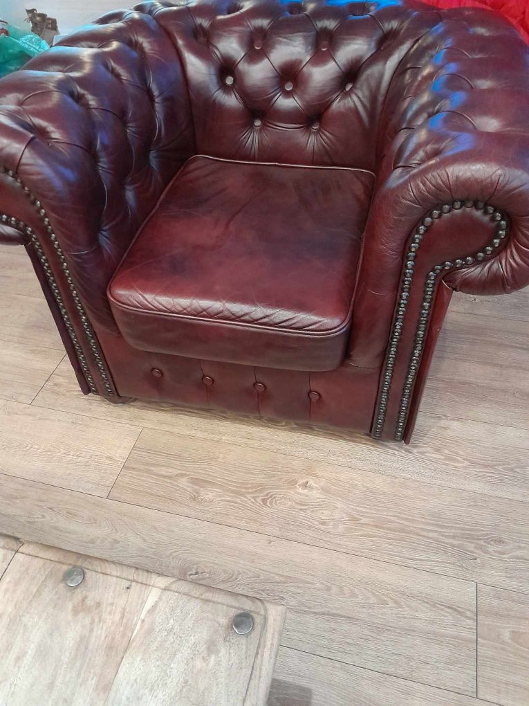 Sofa Chesterfield 3 osobowa pikowana bordowa i 2 fotele