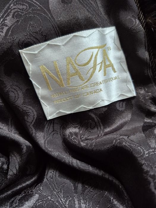 Норкова шуба з капюшоном