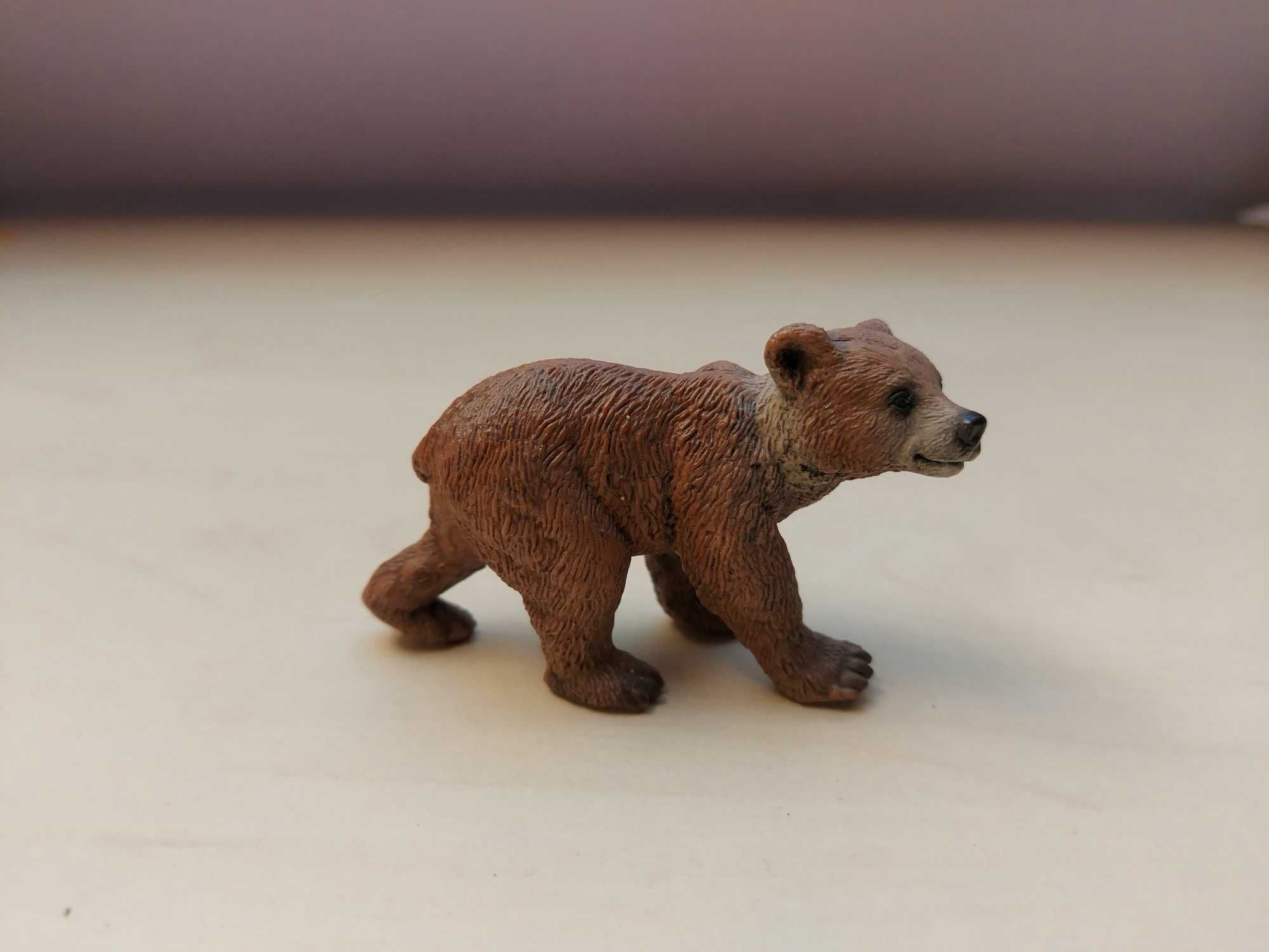 Figurka Schleich 14687 młode niedźwiedzia niedźwiedź grizzly wycofany