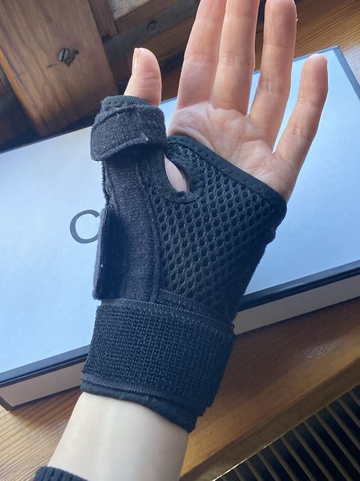 Stabilizator na dłoń orteza prawa lewa czarna regulowana na rzep