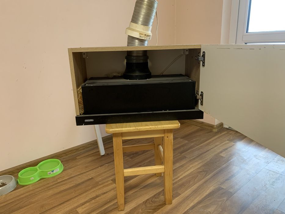 Продам кухону витяжку