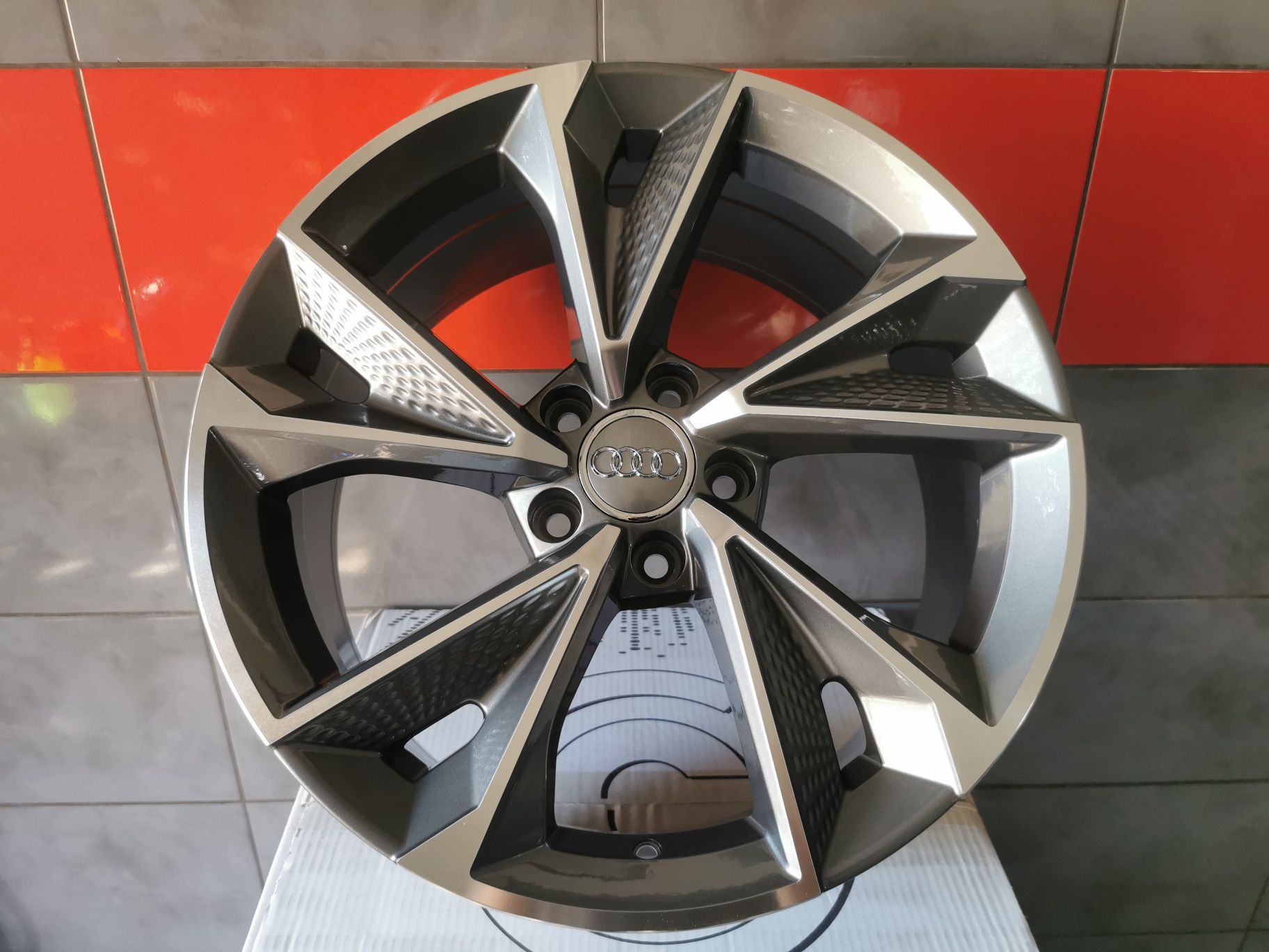 Felgi 19" 5x112 Audi S-Line RS4 RS5 S4 S5 S6 Q5 Q7 A8 VW Skoda 1571