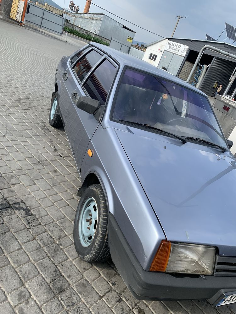 Автомобіль Ваз 21099