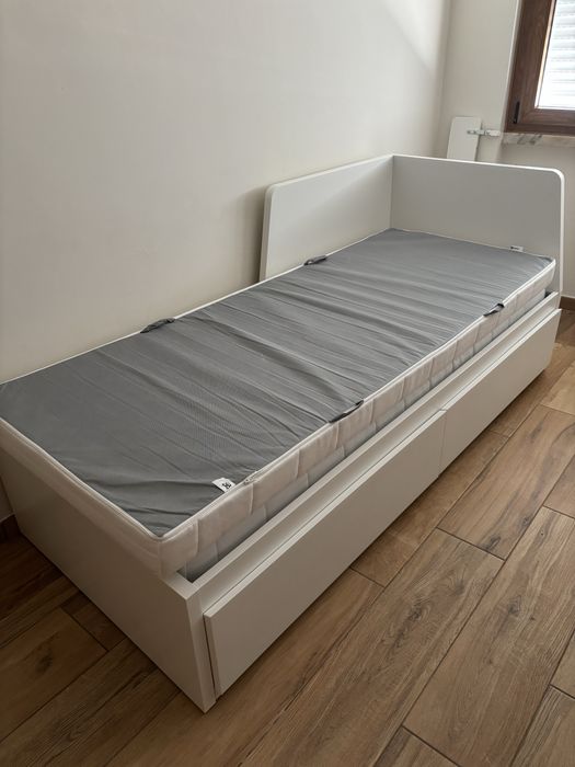 Cama de solteiro extensível para casal, com arrumação