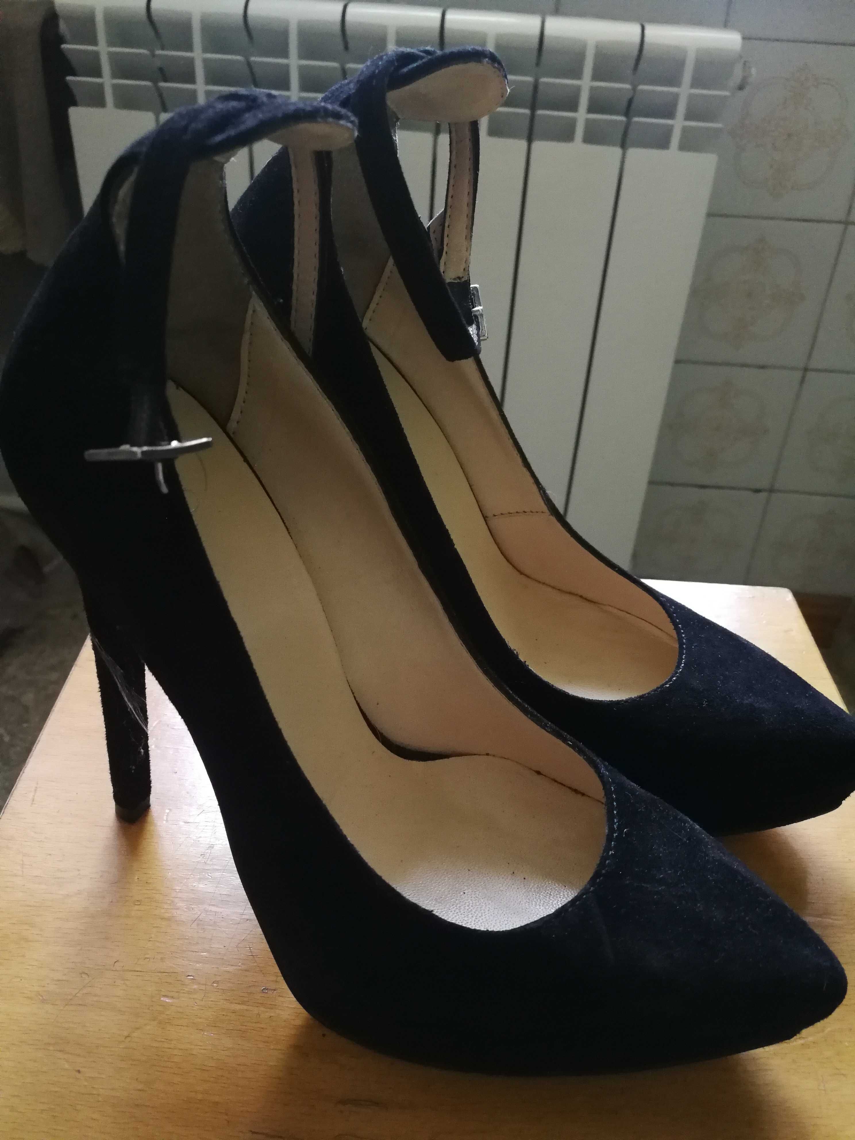 Туфли замшевые чёрные Италия 36 размер