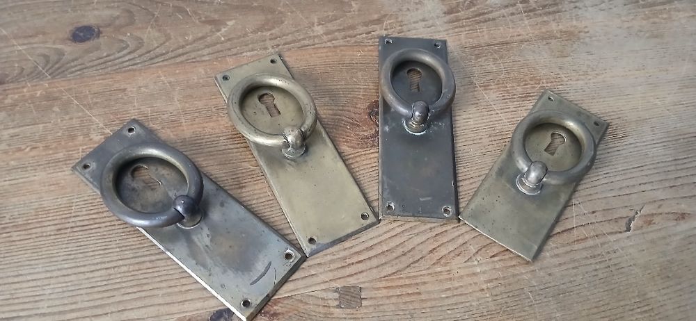 Stare uchwyty mosiężne do szafy, szuflady.