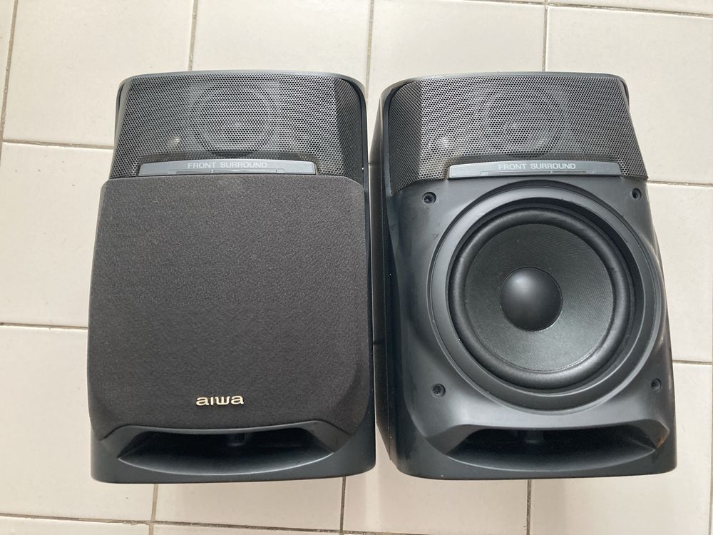 Colunas Aiwa com suporte