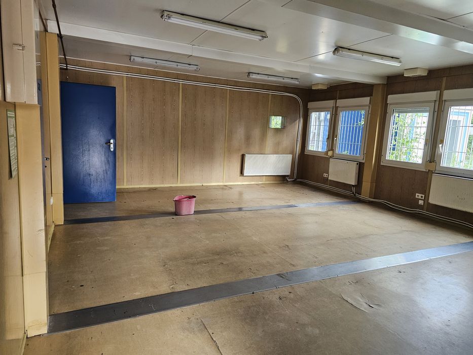 Wynajmę pomieszczenia biurowo magazynowe  100m2  ul.Sołtysowicka 27c