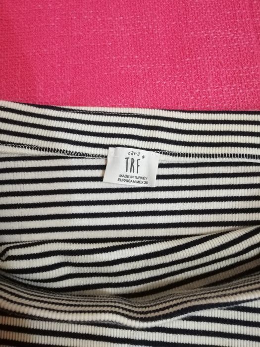 Saia comprida canelada preta e branca Zara