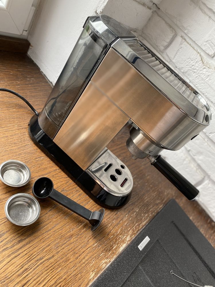 Ekspres kolbowy ciesnieniowy DeLonghi