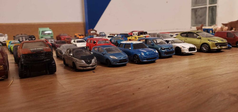 Varios carros- podem ser comprados por unidade