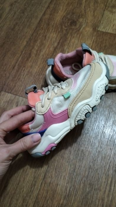 Продам  кросівки 27р Zara