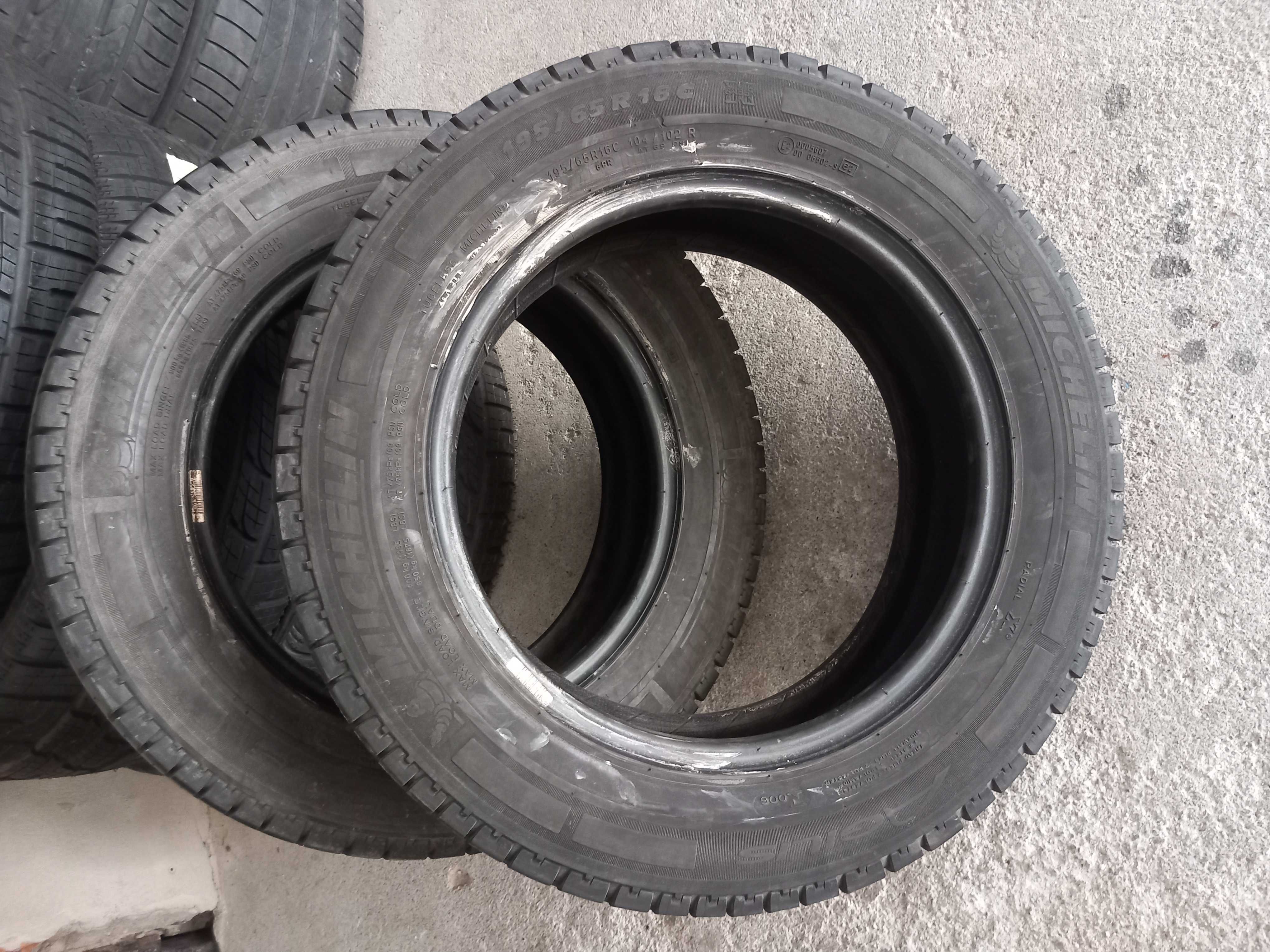 4 Pneus 195/65R16 C Michelin e Uniroyal